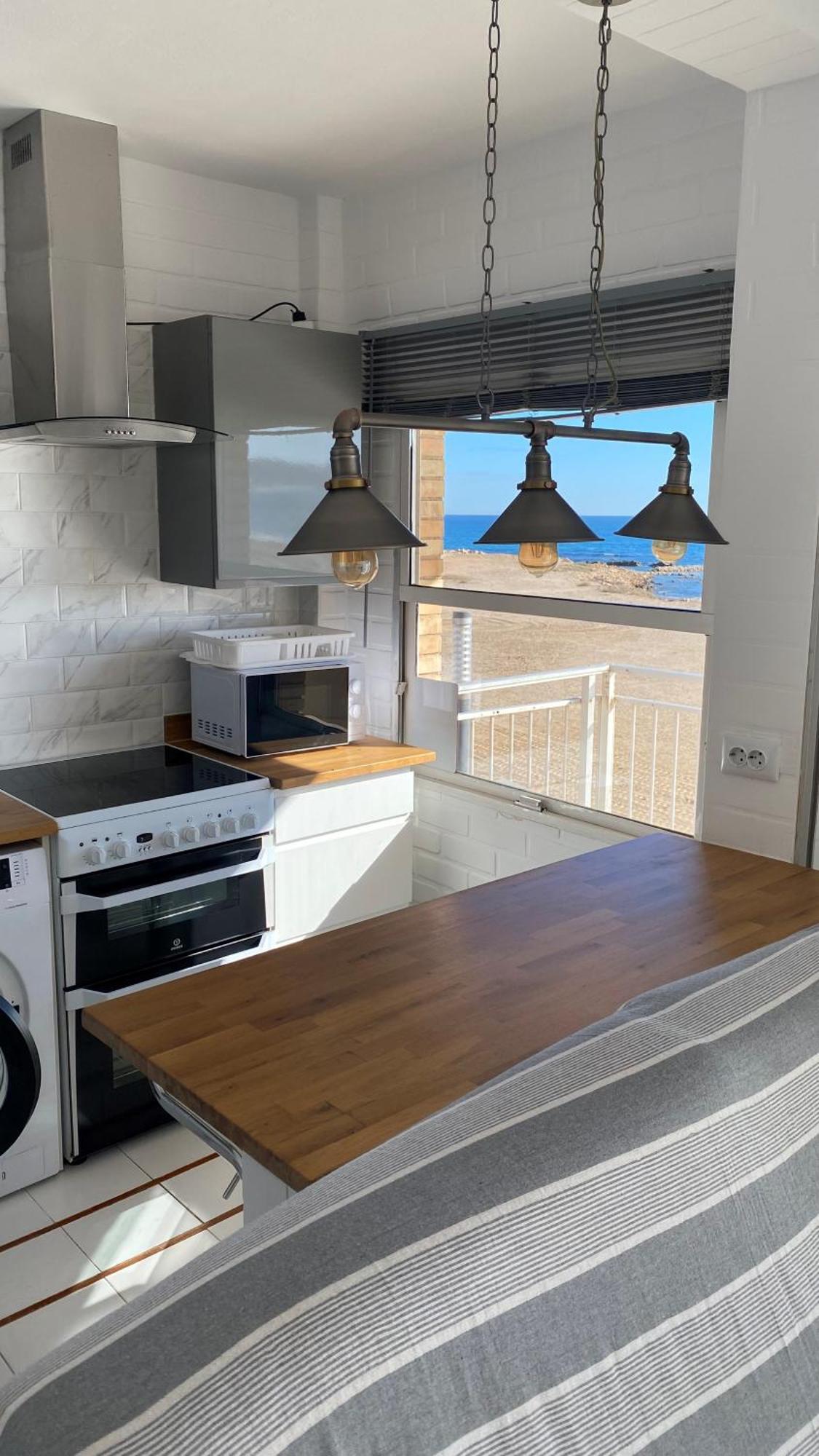 Beachfront Apartment - La Mata 또레비에하 객실 사진